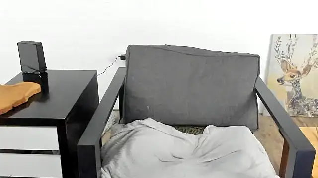 Snapshot of MendiPetite chatting on February 18, 2025, 10:03 pm MendiPetite online show from February 18, 2025, 10:03 pm