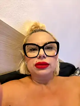 Snapshot of luna_14 chatting on September 27, 2025, 6:57 pm luna 14 online show from September 27, 2025, 6:57 pm