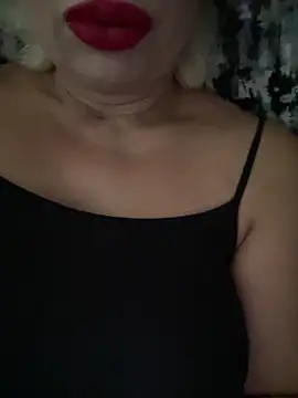 Snapshot of luna_14 chatting on October 9, 2025, 10:24 am luna 14 online show from October 9, 2025, 10:24 am