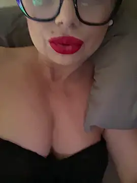 Snapshot of luna_14 chatting on November 15, 2025, 1:29 pm luna 14 online show from November 15, 2025, 1:29 pm