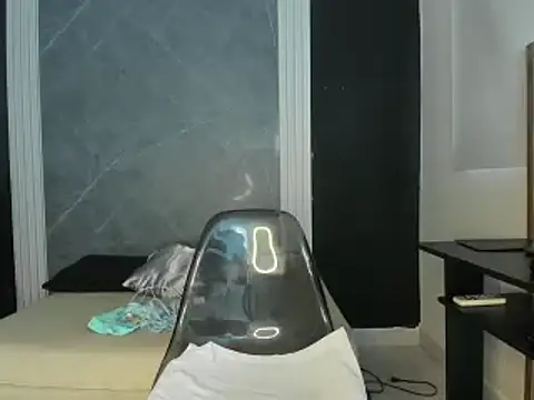 YummyDuooo online show from March 1, 2025, 4:54 pm