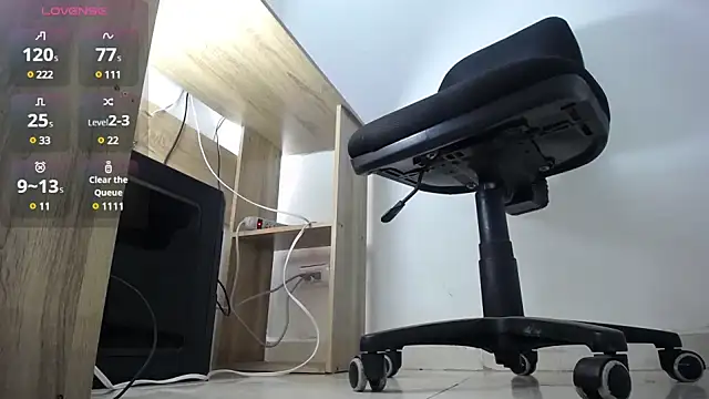 aprhillove online show from December 19, 2024, 4:02 am