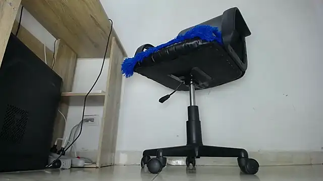 aprhillove online show from February 4, 2025, 5:31 am