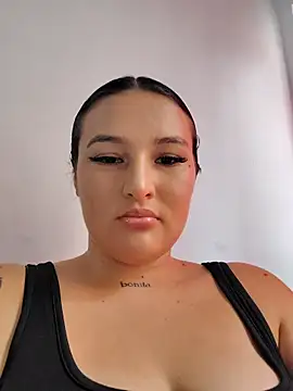 Celeste camila18 online show from September 17, 2025, 7:48 pm