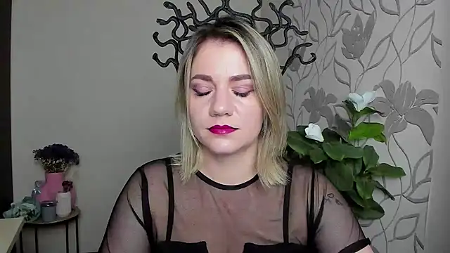 MariaSttone online show from October 30, 2025, 8:42 pm