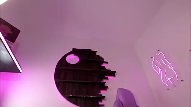 nicollefiorett online show from December 18, 2024, 12:21 am