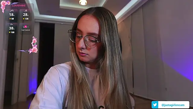 nicollefiorett online show from December 29, 2024, 12:20 am