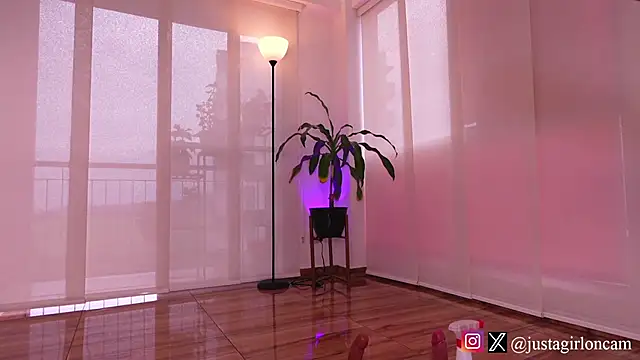 nicollefiorett online show from February 13, 2025, 10:22 pm