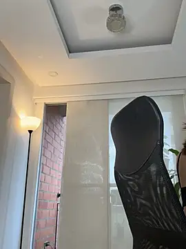 nicollefiorett online show from March 25, 2026, 10:16 pm