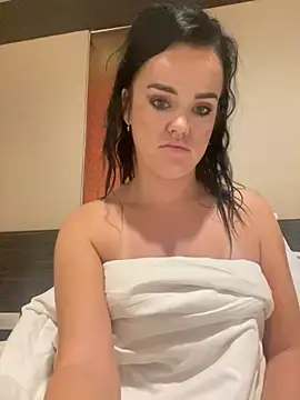 Snapshot of English-Chloe96 chatting on February 2, 2026, 6:23 am English-Chloe96 online show from February 2, 2026, 6:23 am