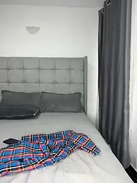 prettiepearl online show from September 23, 2025, 5:54 am