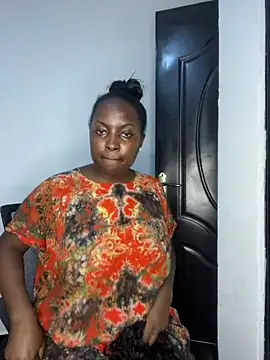 Snapshot of prettiepearl chatting on June 3, 2026, 6:13 pm prettiepearl online show from June 3, 2026, 6:13 pm