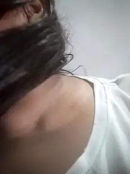 Snapshot of _violetta_- chatting on March 2, 2025, 12:53 am violetta - online show from March 2, 2025, 12:53 am