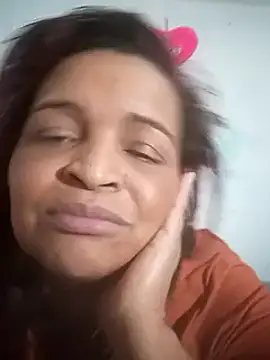 Snapshot of _violetta_- chatting on March 4, 2025, 2:27 am violetta - online show from March 4, 2025, 2:27 am