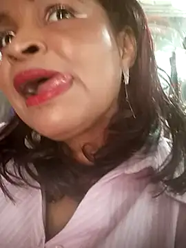 Snapshot of _violetta_- chatting on March 7, 2025, 3:39 pm violetta - online show from March 7, 2025, 3:39 pm