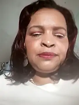 Snapshot of _violetta_- chatting on March 13, 2025, 2:33 pm violetta - online show from March 13, 2025, 2:33 pm