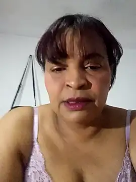 Snapshot of _violetta_- chatting on September 18, 2025, 1:02 pm violetta - online show from September 18, 2025, 1:02 pm