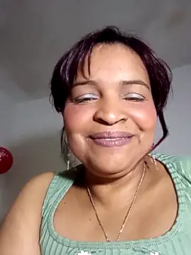 Snapshot of _violetta_- chatting on September 20, 2025, 2:07 pm violetta - online show from September 20, 2025, 2:07 pm