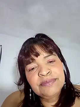 Snapshot of _violetta_- chatting on September 26, 2025, 12:20 pm violetta - online show from September 26, 2025, 12:20 pm