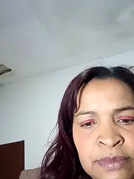 Snapshot of _violetta_- chatting on October 1, 2025, 1:00 am violetta - online show from October 1, 2025, 1:00 am