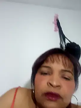 Snapshot of _violetta_- chatting on October 4, 2025, 7:34 pm violetta - online show from October 4, 2025, 7:34 pm