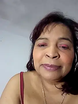 Snapshot of _violetta_- chatting on October 6, 2025, 12:24 pm violetta - online show from October 6, 2025, 12:24 pm