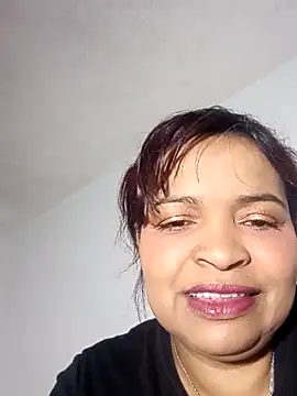 Snapshot of _violetta_- chatting on October 25, 2025, 12:13 pm violetta - online show from October 25, 2025, 12:13 pm