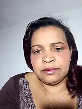 Snapshot of _violetta_- chatting on October 26, 2025, 12:49 am violetta - online show from October 26, 2025, 12:49 am