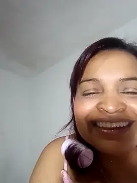 Snapshot of _violetta_- chatting on November 2, 2025, 1:08 am violetta - online show from November 2, 2025, 1:08 am