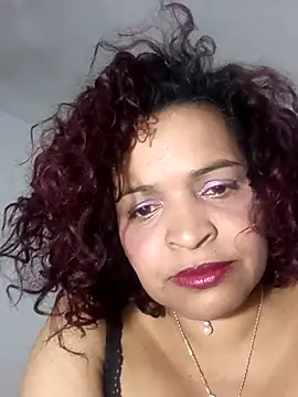 Snapshot of _violetta_- chatting on November 6, 2025, 11:59 pm violetta - online show from November 6, 2025, 11:59 pm