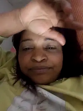 Snapshot of _violetta_- chatting on November 16, 2025, 1:11 am violetta - online show from November 16, 2025, 1:11 am