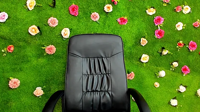 Huge Titties  online show from January 20, 2025, 7:58 am