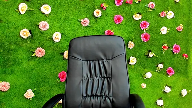 Huge Titties  online show from January 30, 2025, 5:09 am