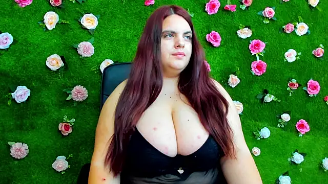 Huge Titties  online show from February 7, 2025, 4:37 am