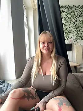 Snapshot of AnnaLenaaa chatting on September 25, 2025, 1:15 pm AnnaLenaaa online show from September 25, 2025, 1:15 pm