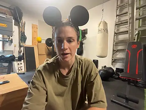 Snapshot of MissSwitch chatting on December 10, 2024, 5:22 pm MissSwitch online show from December 10, 2024, 5:22 pm