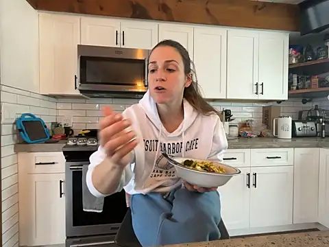 Snapshot of MissSwitch chatting on January 9, 2025, 6:36 pm MissSwitch online show from January 9, 2025, 6:36 pm