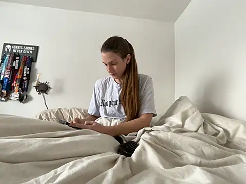 Snapshot of MissSwitch chatting on February 4, 2025, 7:55 pm MissSwitch online show from February 4, 2025, 7:55 pm