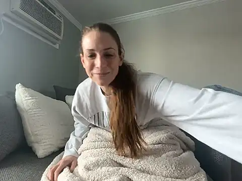 Snapshot of MissSwitch chatting on March 7, 2025, 6:43 pm MissSwitch online show from March 7, 2025, 6:43 pm