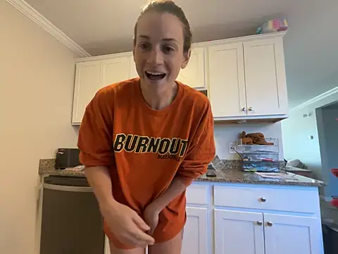 Snapshot of MissSwitch chatting on September 30, 2025, 1:38 pm MissSwitch online show from September 30, 2025, 1:38 pm