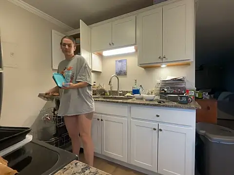 Snapshot of MissSwitch chatting on November 27, 2025, 1:35 pm MissSwitch online show from November 27, 2025, 1:35 pm