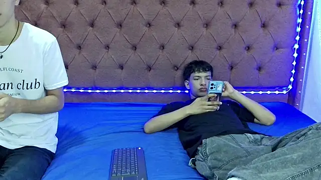 Snapshot of boys_yourparty chatting on December 27, 2024, 1:28 pm boys yourparty online show from December 27, 2024, 1:28 pm