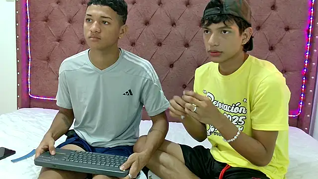 Snapshot of boys_yourparty chatting on February 5, 2025, 1:33 pm boys yourparty online show from February 5, 2025, 1:33 pm