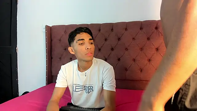 Snapshot of boys_yourparty chatting on September 24, 2025, 1:03 pm boys yourparty online show from September 24, 2025, 1:03 pm