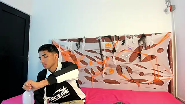 Snapshot of boys_yourparty chatting on October 18, 2025, 1:12 pm boys yourparty online show from October 18, 2025, 1:12 pm