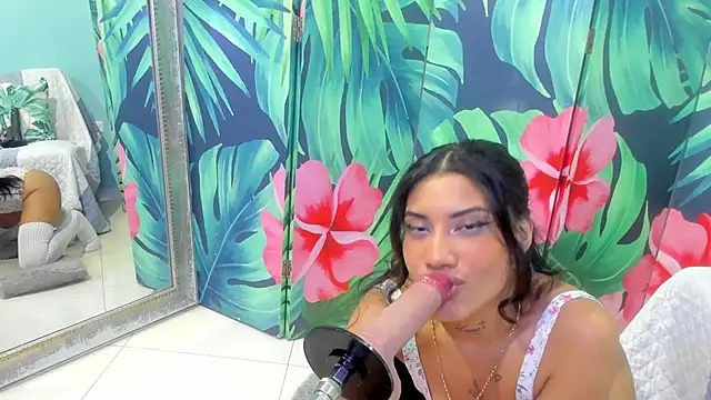 Mieldeluna online show from February 18, 2026, 5:58 am