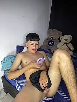 Snapshot of benji_hoter chatting on May 8, 2026, 5:35 am benji hoter online show from May 8, 2026, 5:35 am