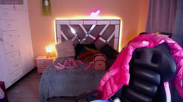 Snapshot of Scarllett_BDSM chatting on December 11, 2024, 3:56 am Scarllett BDSM online show from December 11, 2024, 3:56 am