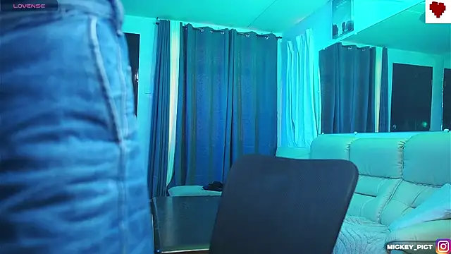 Snapshot of mickeypict chatting on October 30, 2025, 6:37 am mickeypict online show from October 30, 2025, 6:37 am