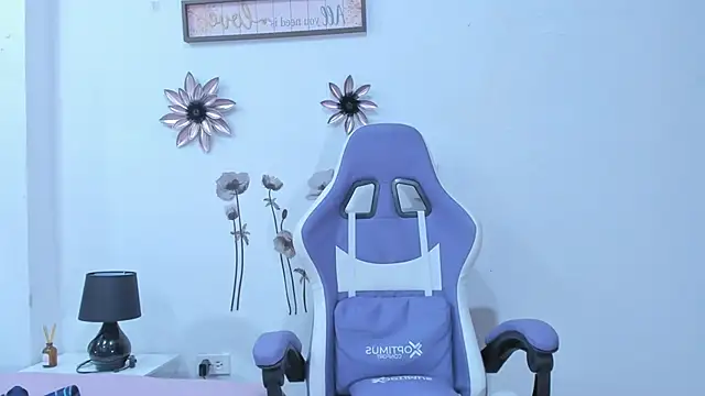 AnneGagner online show from December 5, 2024, 9:50 pm